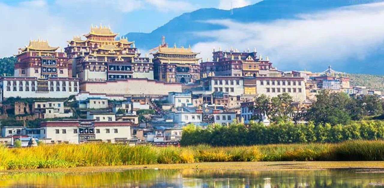 Chongqing Airlines Shangri-La Office in China